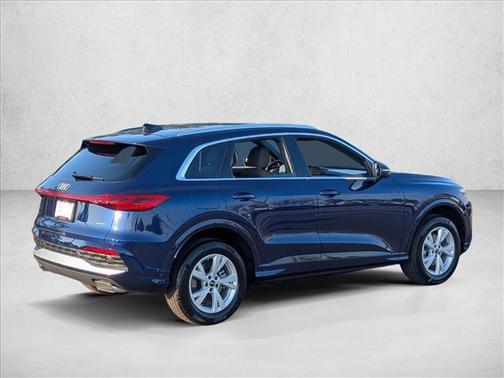 Navarra Blue Metallic 2026 Audi Q5 Premium TFSI quattro S tronic