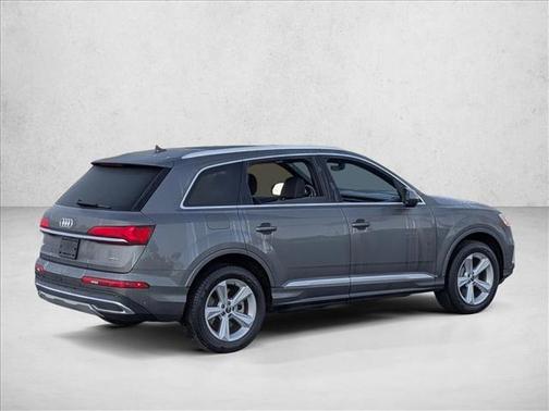2023 Audi Q7 45 Premium Plus