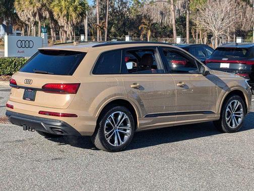 2025 Audi Q7 45 Premium Plus