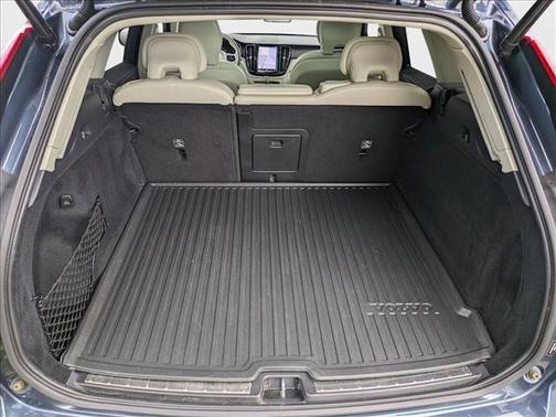 2023 Volvo XC60 B5 Ultimate Dark Theme