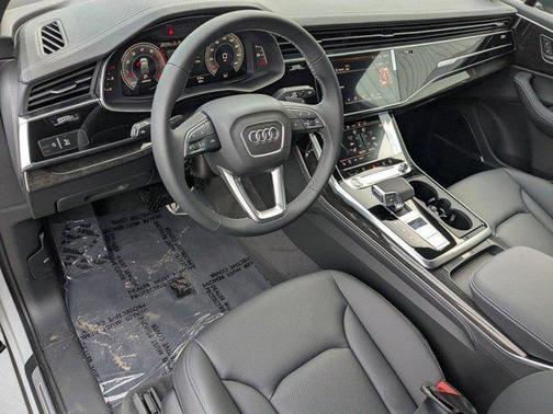 Glacier White Metallic 2026 Audi Q7 55 Premium Plus