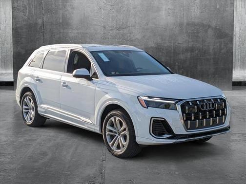 2025 Audi Q7 55 Premium Plus