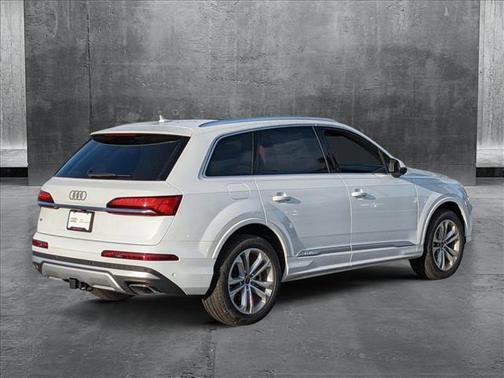2025 Audi Q7 55 Premium Plus