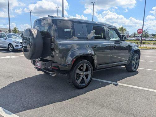 2022 Land Rover Defender 110 V8