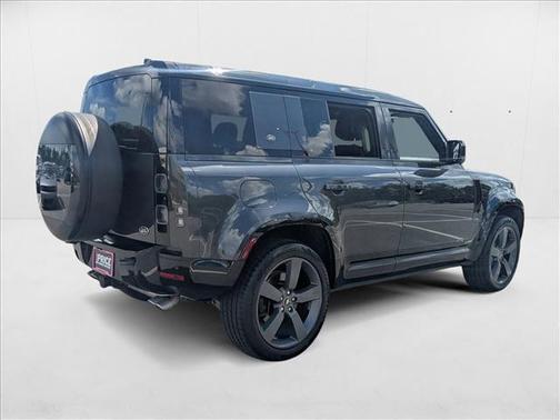 2022 Land Rover Defender 110 V8