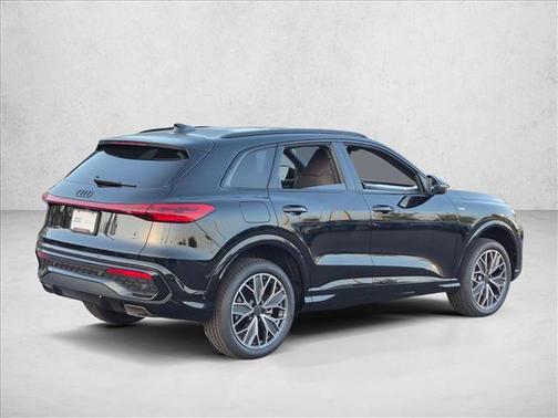 Mythos Black Metallic 2026 Audi Q5 Premium Plus TFSI quattro S tronic