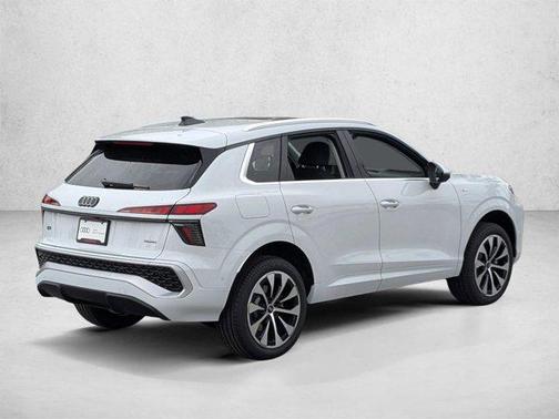Glacier White Metallic 2026 Audi Q3 S line