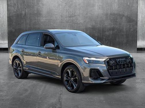 2025 Audi Q7 55 Premium Plus