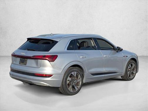 Florett Silver Metallic 2022 Audi e-tron Premium Plus