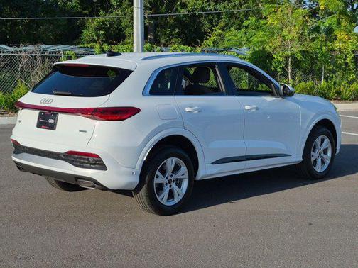 Arkona White 2025 Audi Q5 Premium TFSI quattro S tronic
