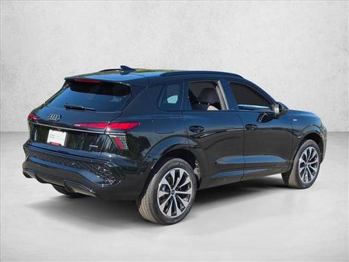 Mythos Black Metallic 2026 Audi Q3 TFSI quattro S tronic