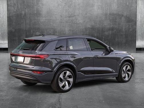 2025 Audi Q6 e-tron Premium Plus quattro