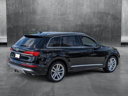 2025 Audi Q7 55 Premium Plus