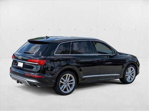 2025 Audi Q7 55 Premium Plus