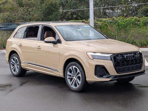2025 Audi Q7 45 Premium Plus