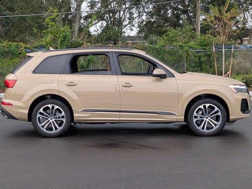 2025 Audi Q7 45 Premium Plus