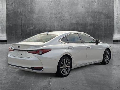 2020 Lexus ES 300h Base