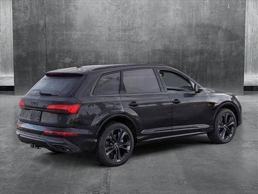 2025 Audi Q7 55 Premium Plus