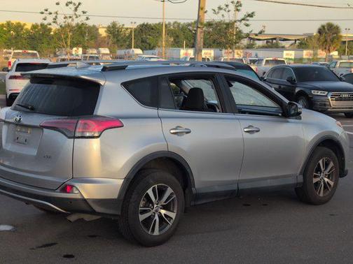 Silver Sky Metallic 2018 Toyota RAV4 XLE