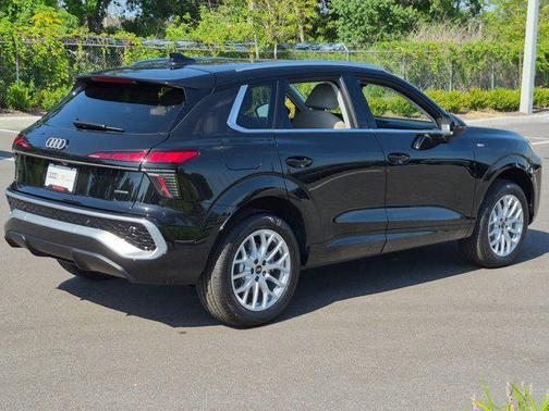 Mythos Black Metallic 2026 Audi Q3 TFSI quattro S tronic