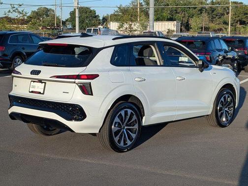 Glacier White Metallic 2026 Audi Q3 TFSI quattro S tronic