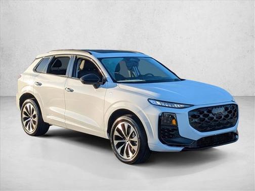 Glacier White Metallic 2026 Audi Q3 TFSI quattro S tronic