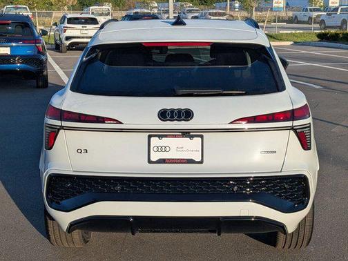 Glacier White Metallic 2026 Audi Q3 TFSI quattro S tronic