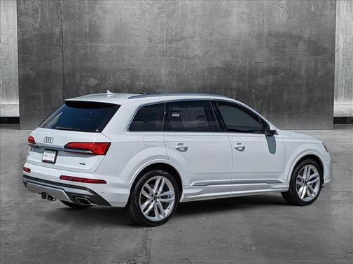 2025 Audi Q7 55 Premium Plus