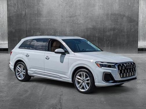 2025 Audi Q7 55 Premium Plus