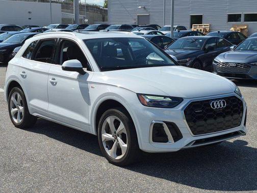 Glacier White Metallic 2023 Audi Q5 45 S line Premium Plus