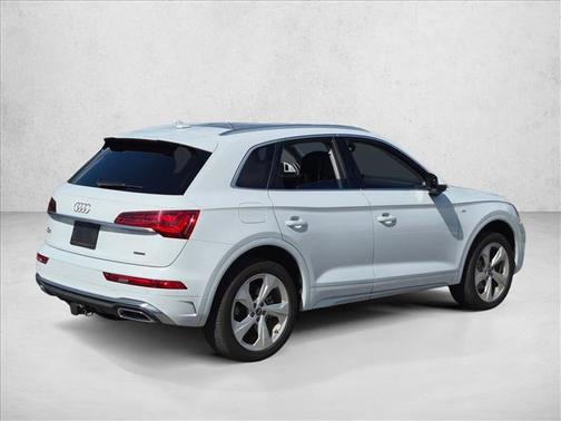 Glacier White Metallic 2023 Audi Q5 45 S line Premium Plus
