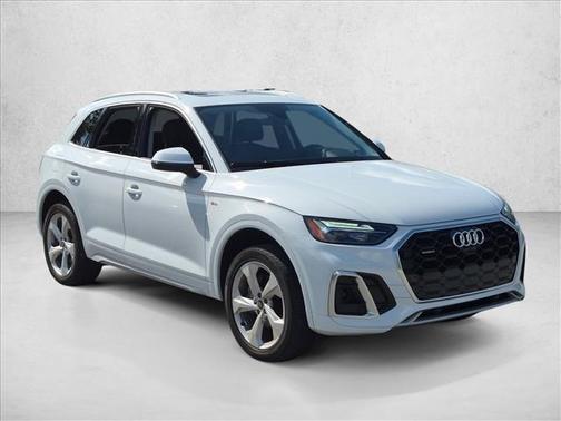 Glacier White Metallic 2023 Audi Q5 45 S line Premium Plus
