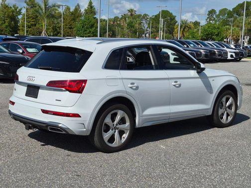 Glacier White Metallic 2023 Audi Q5 45 S line Premium Plus