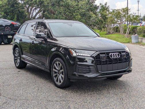 2023 Audi Q7 45 Premium Plus