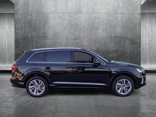 2024 Audi Q7 55 Premium Plus