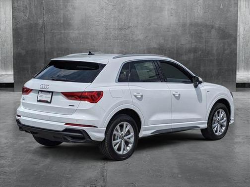 2025 Audi Q3 Premium 45 TFSI S line quattro Tiptronic