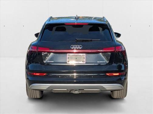 2022 Audi e-tron Premium Plus