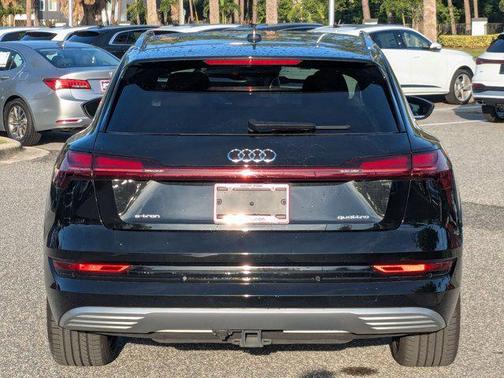 2022 Audi e-tron Premium Plus