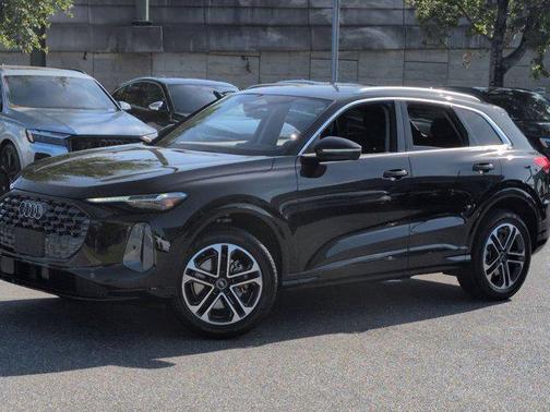 Mythos Black Metallic 2025 Audi Q5 Premium Plus TFSI quattro S tronic
