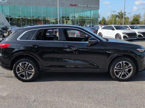 Mythos Black Metallic 2025 Audi Q5 Premium Plus TFSI quattro S tronic