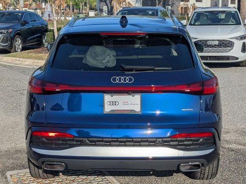 Navarra Blue Metallic 2026 Audi Q5 Prestige TFSI quattro S tronic