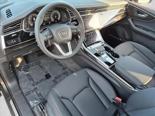 Daytona Gray Pearl Effect 2026 Audi Q7 55 Premium Plus