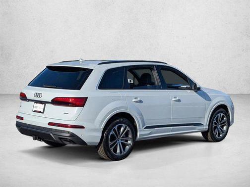 Glacier White Metallic 2026 Audi Q7 45 Premium