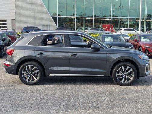 Daytona Gray Pearl Effect 2023 Audi Q5 45 S line Premium Plus