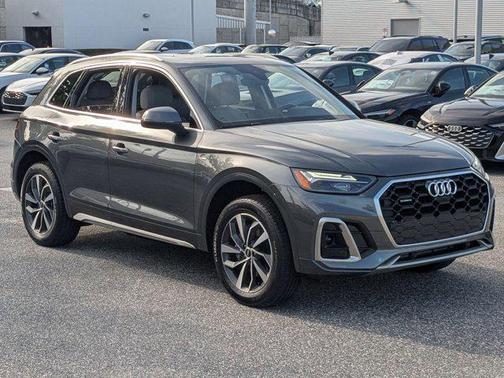 Daytona Gray Pearl Effect 2023 Audi Q5 45 S line Premium Plus