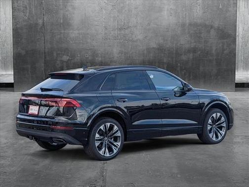 2025 Audi Q8 55 Premium