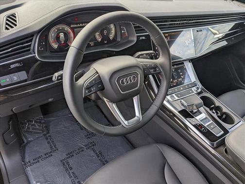 2025 Audi Q8 55 Premium