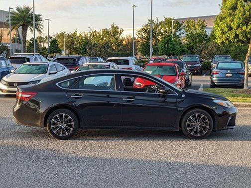 2017 Toyota Avalon XLE