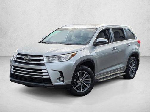 Celestial Silver Metallic 2018 Toyota Highlander XLE