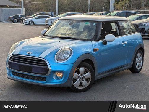 2017 MINI Hardtop Cooper